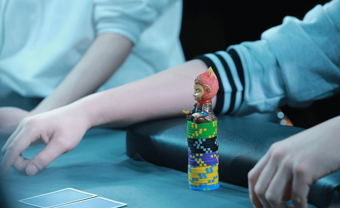 在传奇扑克中听牌是否跟注都有哪些因素？