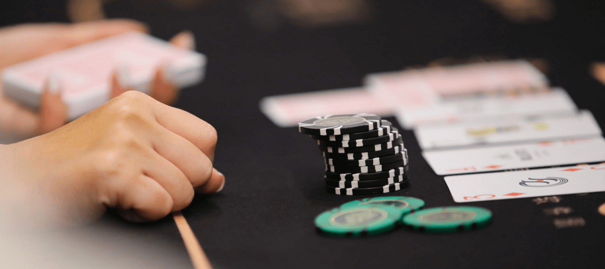 传奇扑克建议从基本学德州扑克的同花连张