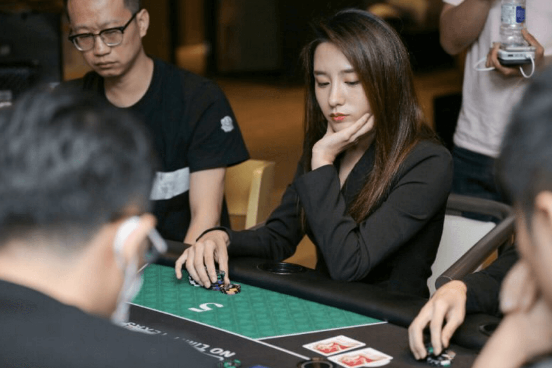 在扑克棋牌手游的咋唬时会变的特别镇定或特别紧张