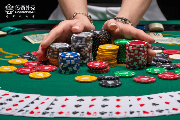 在传奇扑克的日常游戏该什么时候下小注？