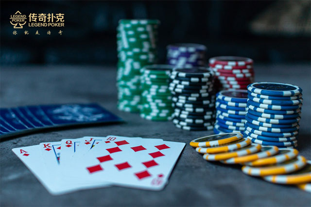 如何从传奇扑克常规桌游戏过渡到锦标赛？