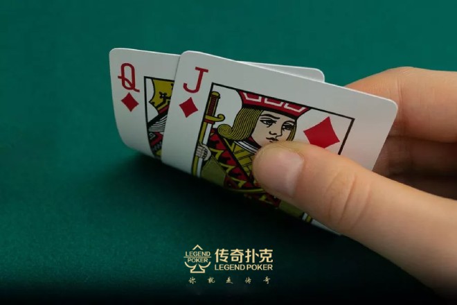 传奇扑克APP常规桌拿到同花QJ怎么玩？