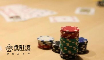 德州比赛剩7bb面对加注，能用同花KT全下吗？