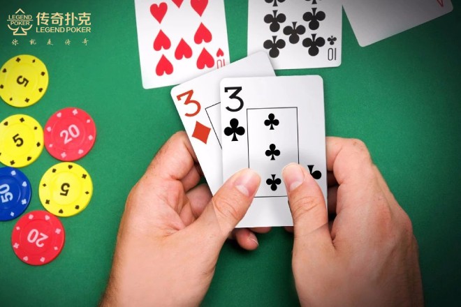 小对子翻牌三张盖帽，传奇扑克APP教你如何应对