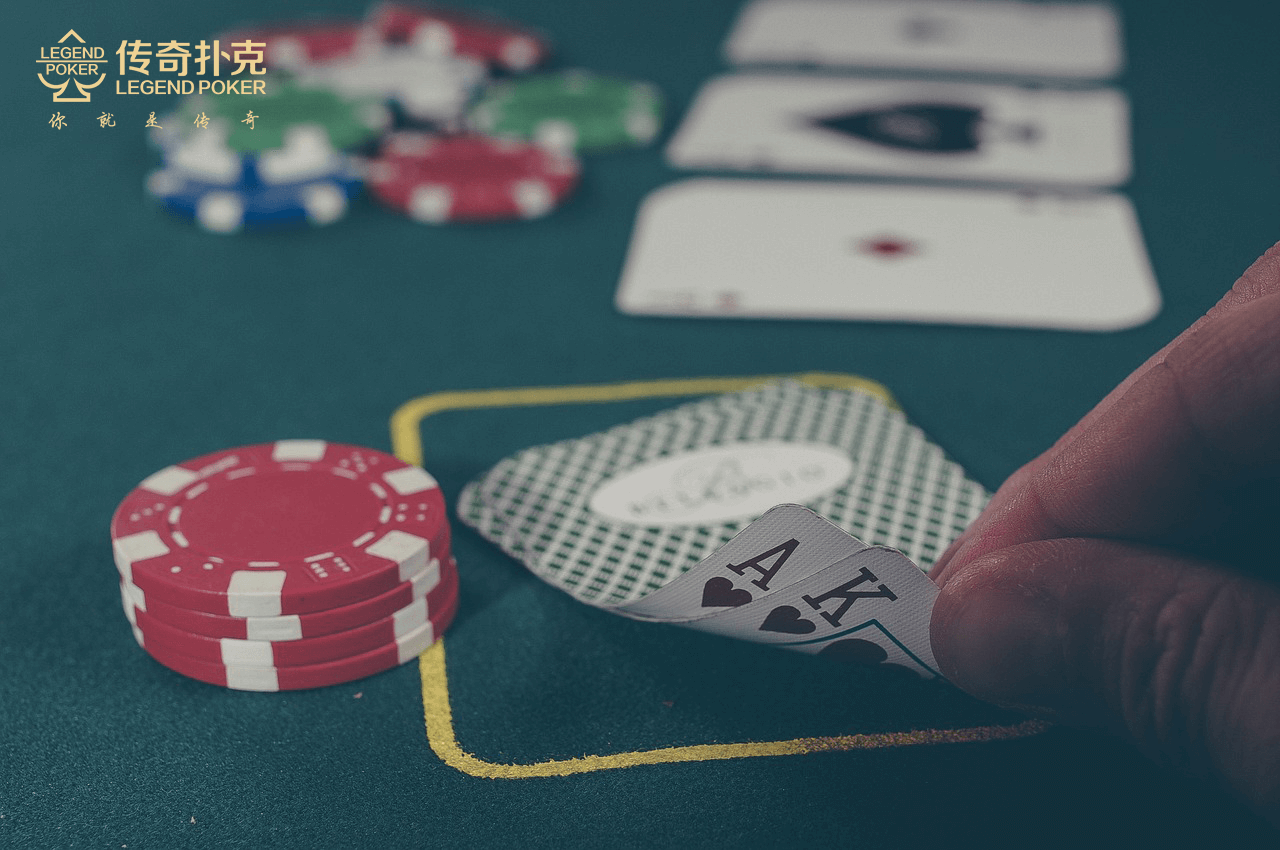 在传奇扑克APP的翻牌圈你是超对:2♦T♣9♣