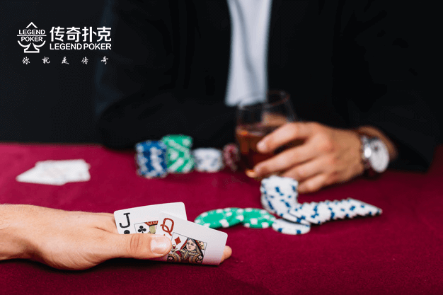 扑克棋牌手游的新手玩家怎么更好地去学诈唬技巧？