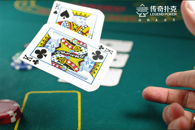在传奇扑克河牌圈用坚果牌过牌-加注的技巧