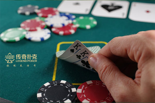 利用传奇扑克手游紧的牌桌形象慢玩大牌